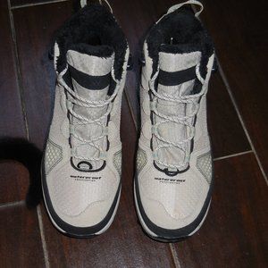 Snow or hiking boots, insulated & waterproof